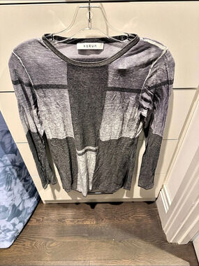 Kokun Women’s small Color Block Long Sleeve sweater Size Small